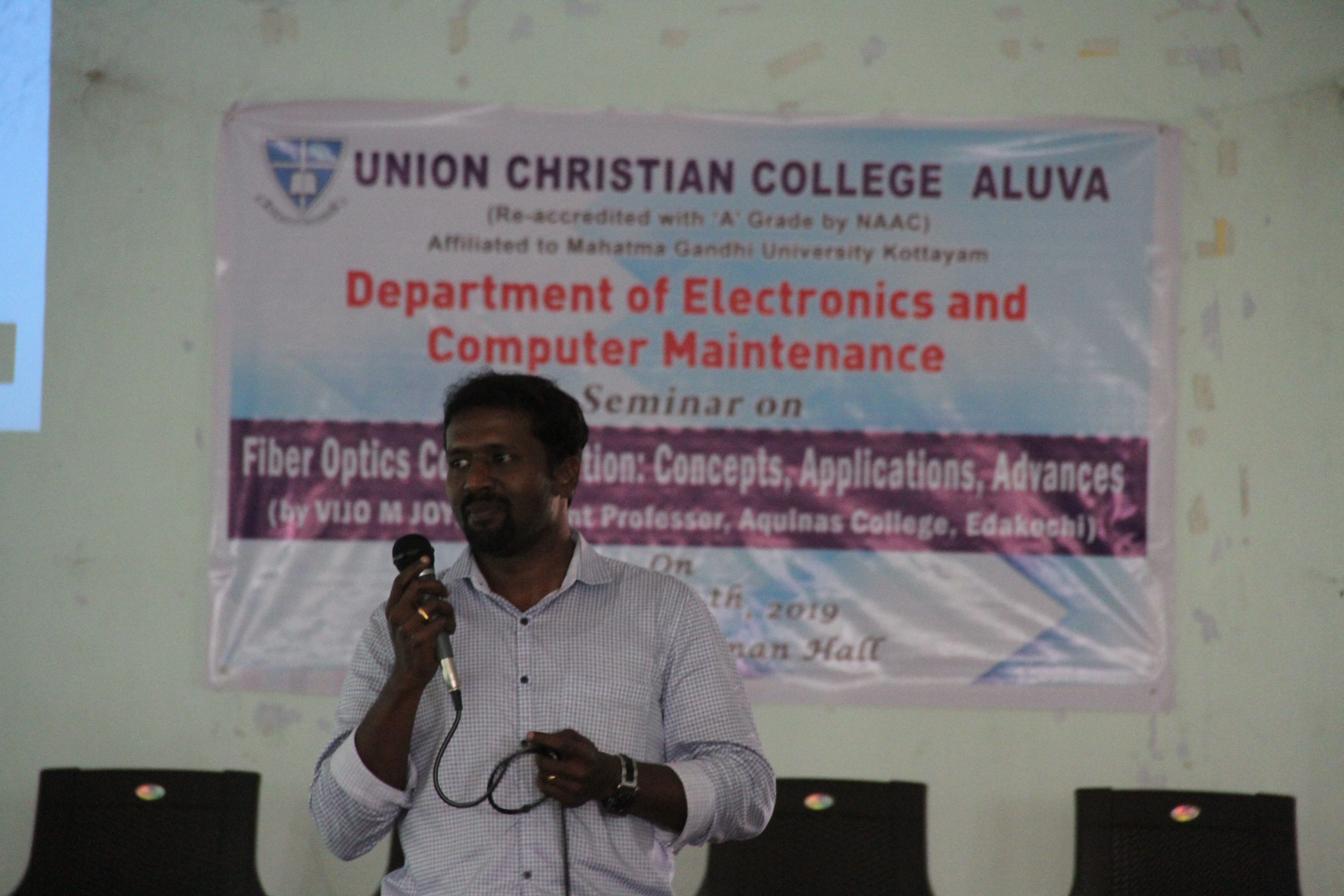 Seminar on Fiber Optic Communication